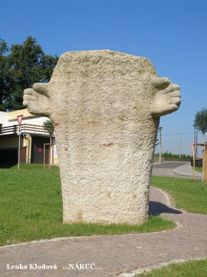 Lenka Klodová: Náruč