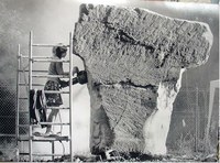 L. Klodová při práci na skulptuře